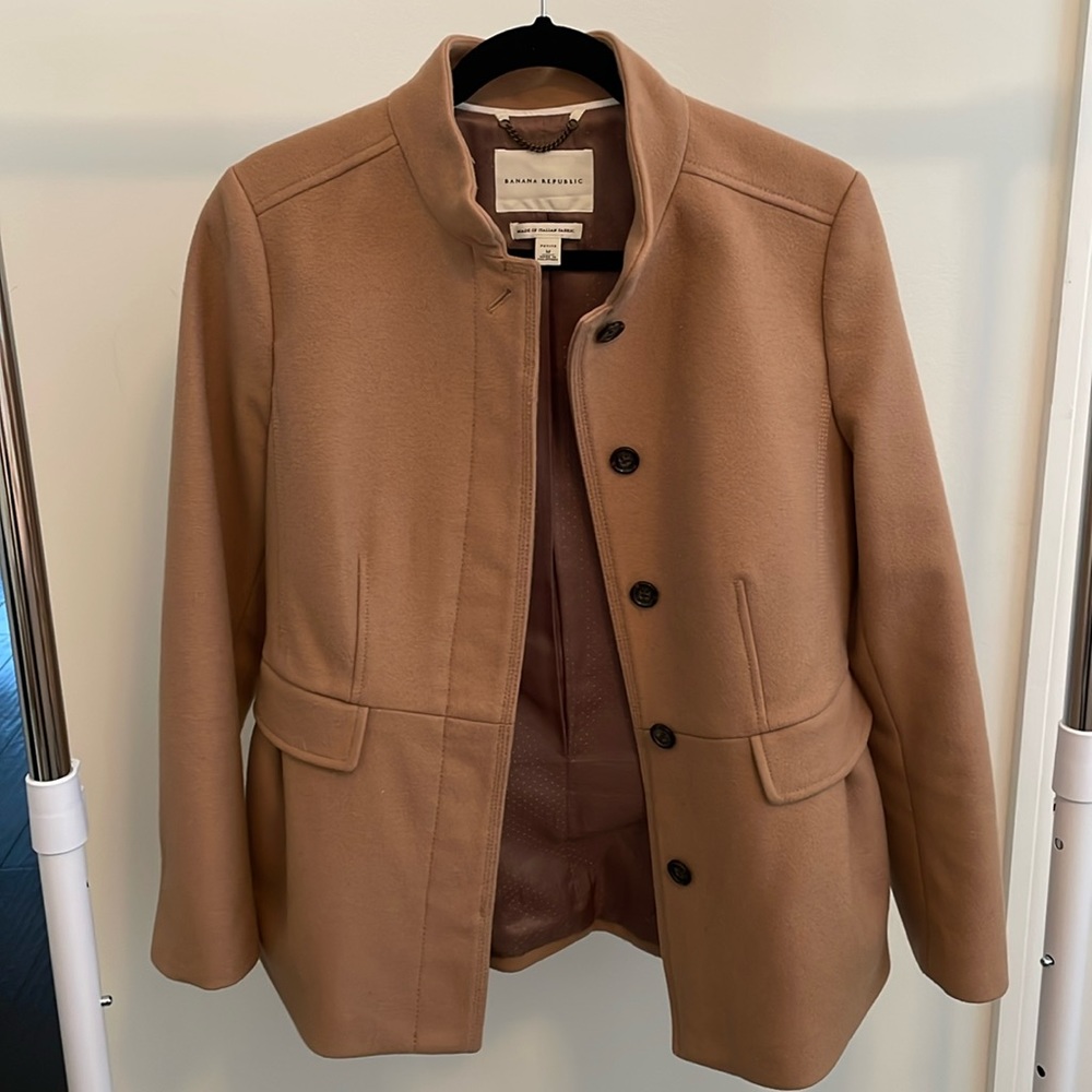 Great condition Banana Republic camel coat with peplum style bottom.